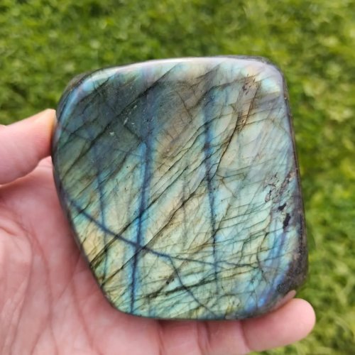 Carousel post from lemondemagiquedescristaux.