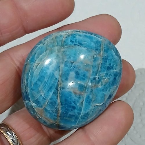 Carousel post from lemondemagiquedescristaux.