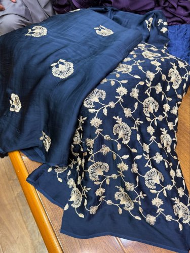 Carousel post from akbar_fabrics_.