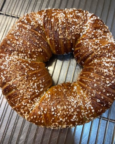 Carousel post from miditreizepontarlier.