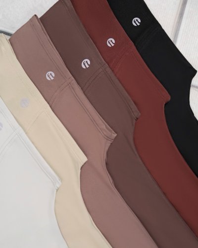 Carousel post from galeriariani.