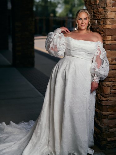 Carousel post from thecurvybridenj.