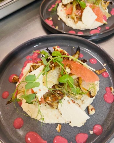 Carousel post from miditreizepontarlier.