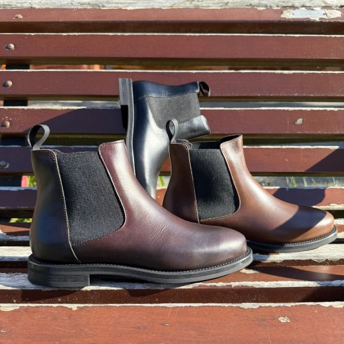 Carousel post from almareafootwear.