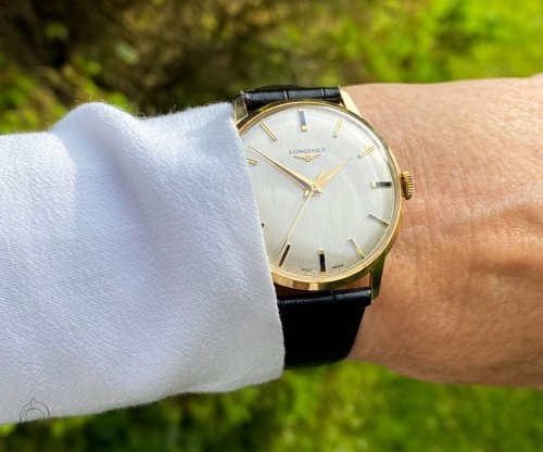 Carousel post from schoenesammleruhren.