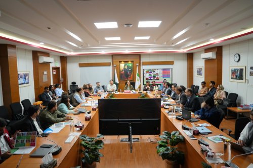 Carousel post from pakfightspolio.