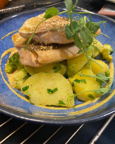 Carousel post from miditreizepontarlier.