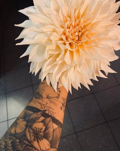 Carousel post from miditreizepontarlier.