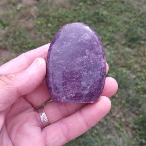 Carousel post from lemondemagiquedescristaux.