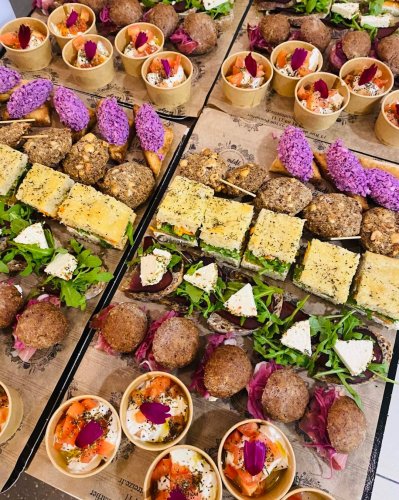 Carousel post from miditreizepontarlier.