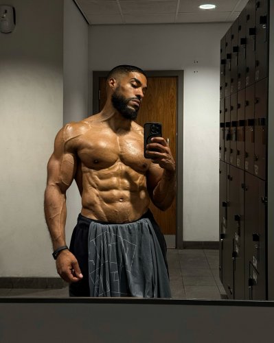 Carousel post from ph_gains.