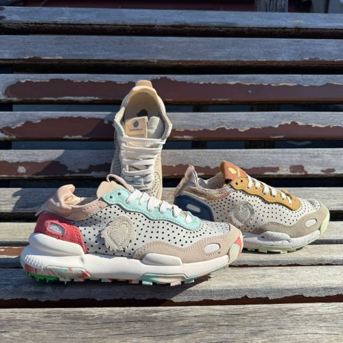 Carousel post from almareafootwear.