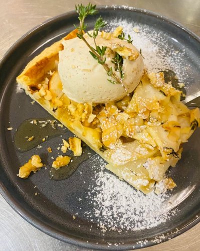 Carousel post from miditreizepontarlier.