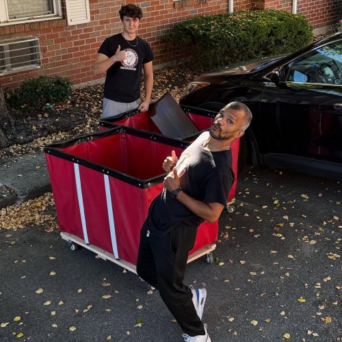 Carousel post from fivecollegemovers.