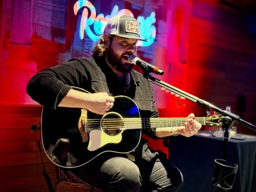 Carousel post from reddirthatco.