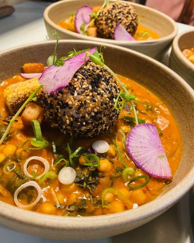 Carousel post from miditreizepontarlier.