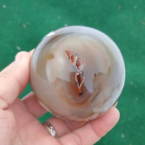 Carousel post from lemondemagiquedescristaux.