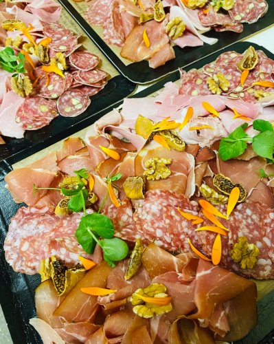 Carousel post from miditreizepontarlier.