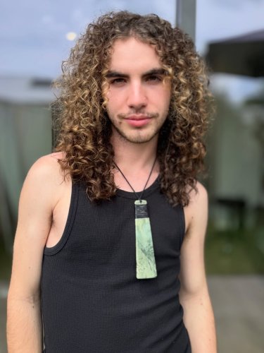 Carousel post from trindadehairstylist.