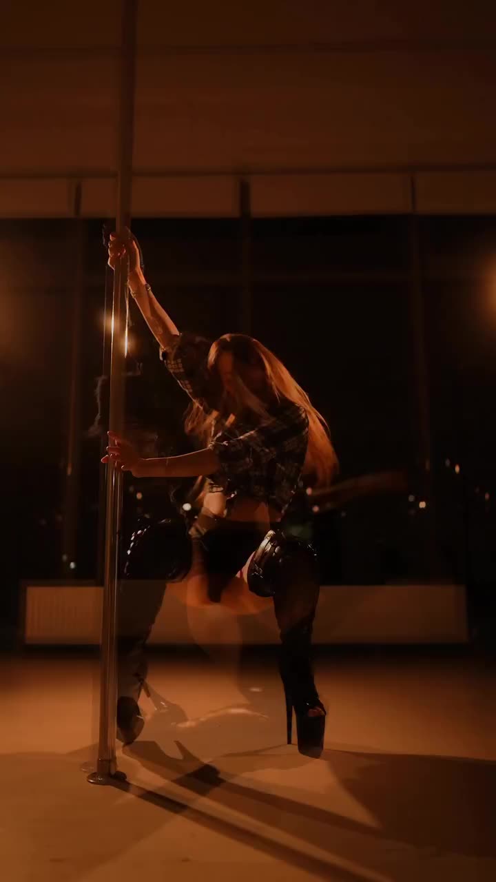 Video post from poledance_krasnodar.