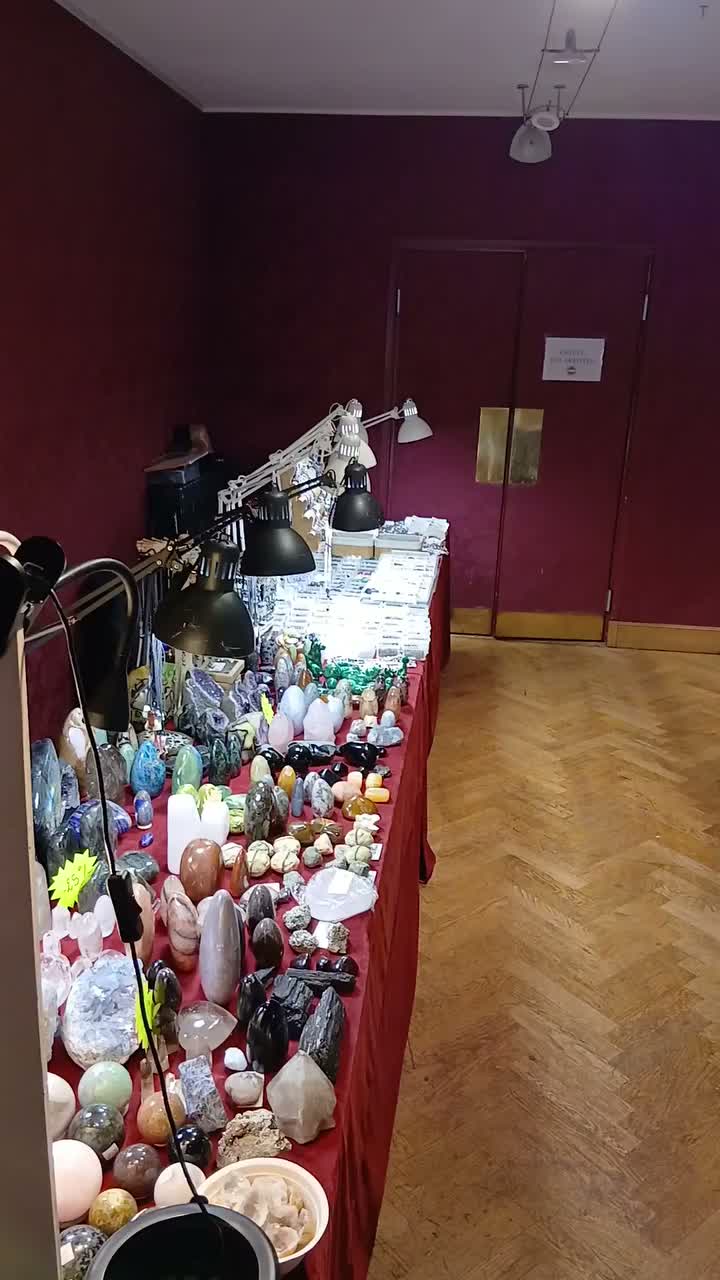 Video post from lemondemagiquedescristaux.