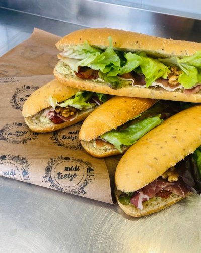 Carousel post from miditreizepontarlier.