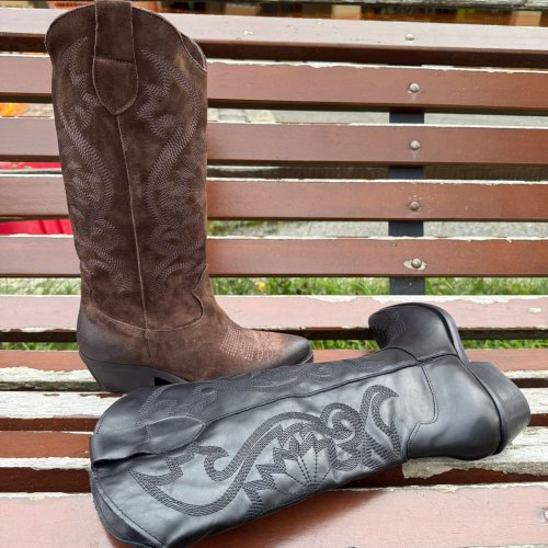 Carousel post from almareafootwear.