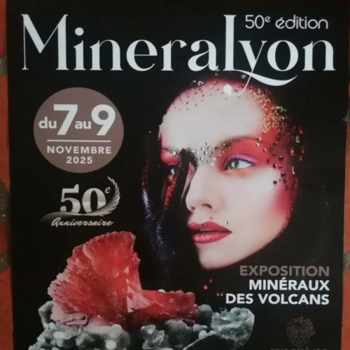 Carousel post from lemondemagiquedescristaux.