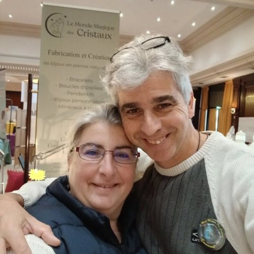 Carousel post from lemondemagiquedescristaux.