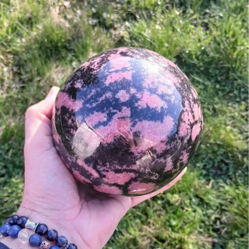 Carousel post from lemondemagiquedescristaux.