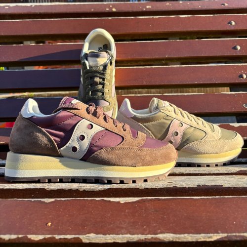 Carousel post from almareafootwear.