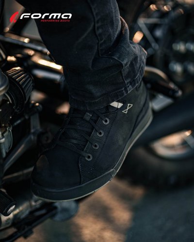 Photo post from motomax.