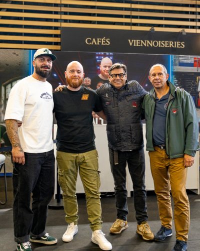 Carousel post from salonautolyon.