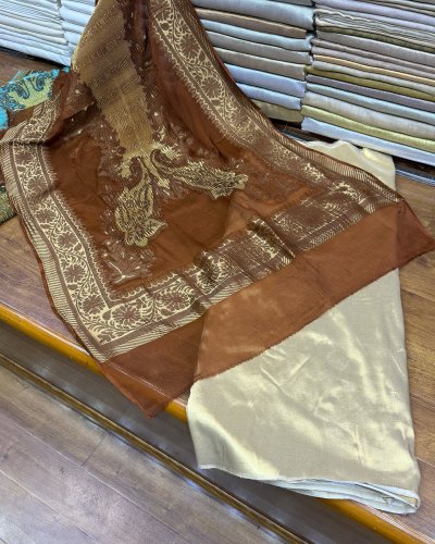 Carousel post from akbar_fabrics_.