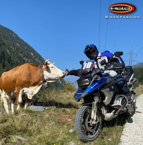 Photo post from motomax.