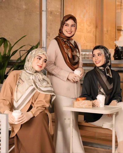 Carousel post from galeriariani.