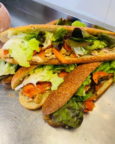 Carousel post from miditreizepontarlier.