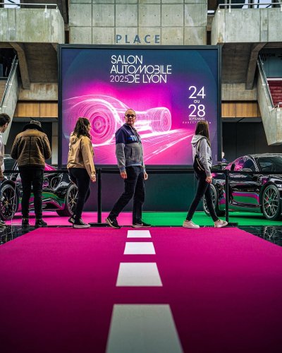 Carousel post from salonautolyon.