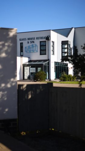 Video post from glasshouseretreat.