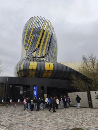 Carousel post from ellacuriazurbaranbhi.