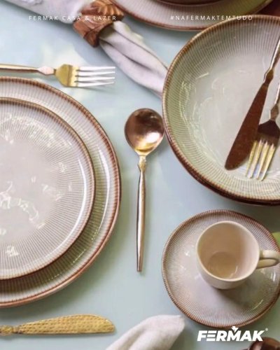 Carousel post from fermakoficial.