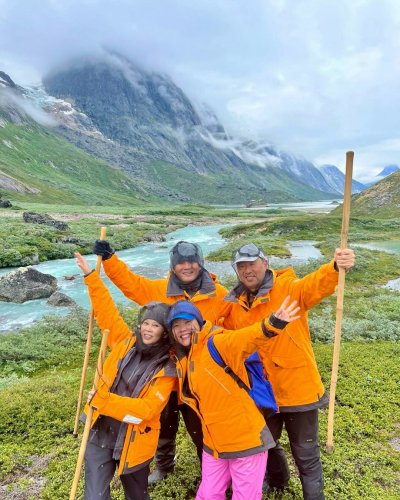 Carousel post from bluesky.escapes.