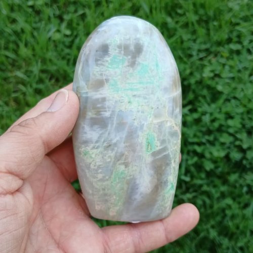 Carousel post from lemondemagiquedescristaux.