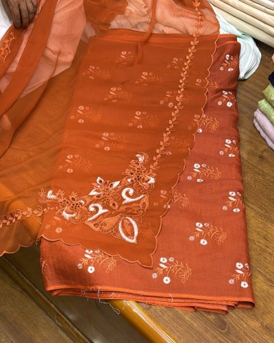 Carousel post from akbar_fabrics_.