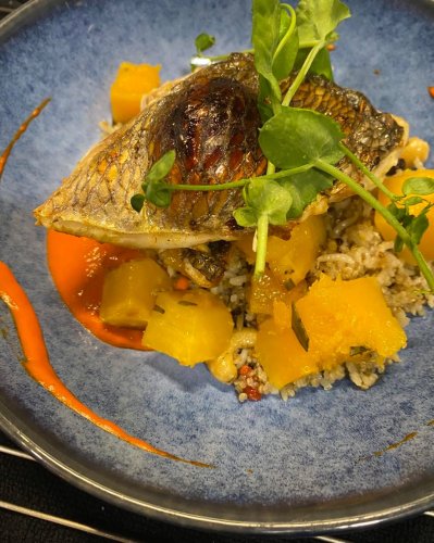 Carousel post from miditreizepontarlier.