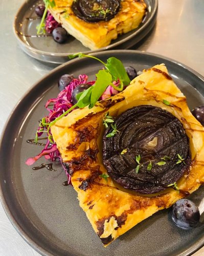 Carousel post from miditreizepontarlier.