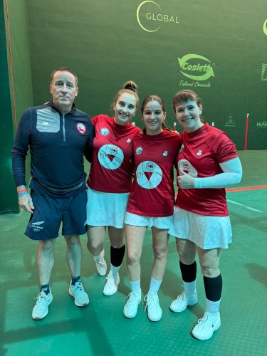 Carousel post from pelotavascachile.