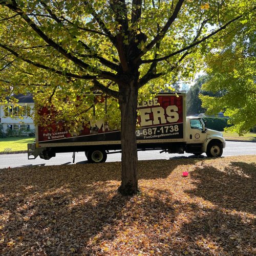 Carousel post from fivecollegemovers.