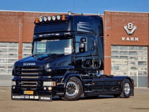 Carousel post from vaexthetrucktraders.