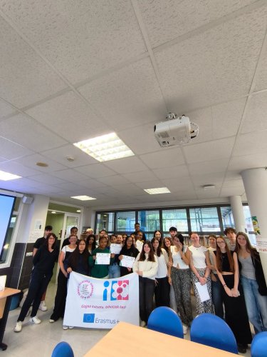 Carousel post from ellacuriazurbaranbhi.